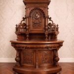 Herausragender Eckzierschrank Gründerzeit Nussbaum