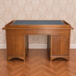 Jugendstil-Schreibtisch – gearbeitete Rückseite, frei stellbar