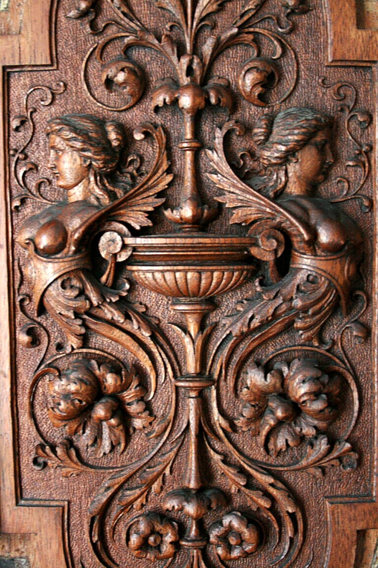 Detailreiche, feine plastische Schnitzarbeit – Julius Groschkus