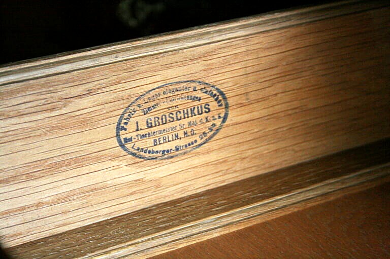 Original-Firmenstempel von Julius Groschkus: Hof-Tischlermeister, Landsberger Straße, Berlin