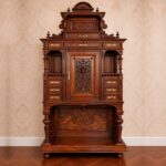 Kabinettschrank der Hoftischlerei Julius Groschkus, Nussbaum um 1890 – Gesamtansicht