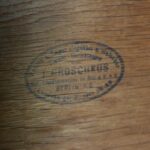 Originalstempel J. Groschkus, Hof-Tischlermeister, Berlin, im Schubkasten des Kleiderschranks